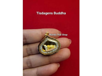 Födelsedagsbuddha – Tisdag, 24K Guldpläterad Amulett med CZ & Luang Pu Thuad
