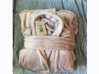 morgonrock julklapp Helt ny aldrig uppackad morgonrock (julklapp) S.. (395572173) ᐈ 