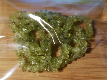40 cm Naturel Peridot chips.