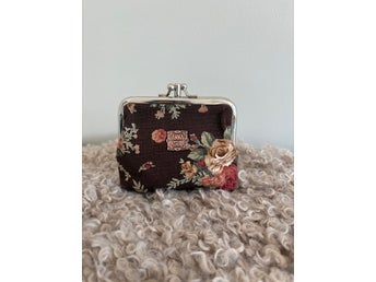 Anna Sui myntväska/portmonnä med blommigt mönster