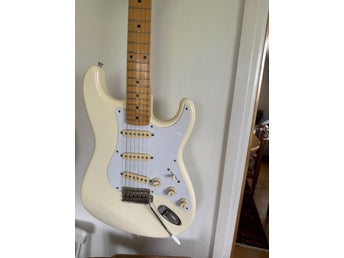 Fender Stratocaster JAPAN (1986?) elgitarr vit
