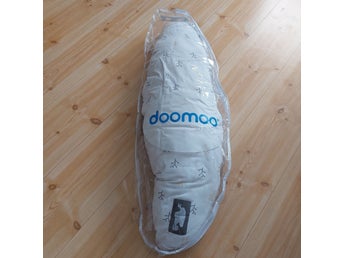 Doomoo vit/grå gravidkudde