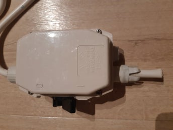 Strömbrytare med uttag