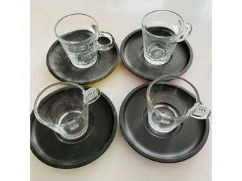 8 st Nespresso Kaffekoppar med fat