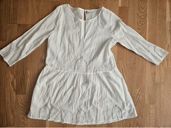Gina Tricot vit klänning, storlek 36
