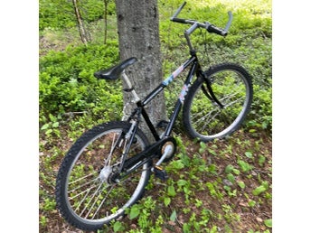 Cykel, svart, 26 tum DBS cyckel med vinterdubbade däck