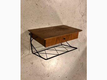 ᐈ Köp & sälj Antika bord, köksbord, matbord, skrivbord, mm litet sidobord Jugend Trä Första halvan av 1900 talet
