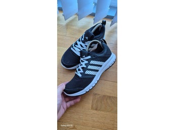 adidas gazelle silver green womens Men's Wide Fit adidas Runfalcon 5 Walking/Running Sneakers, Black/White / 11.5 / 2E