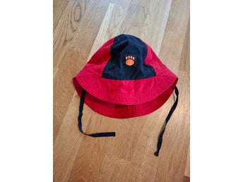 Röd solhatt stl 52/54