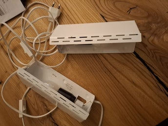 2 st retro sänglampor i vit metall