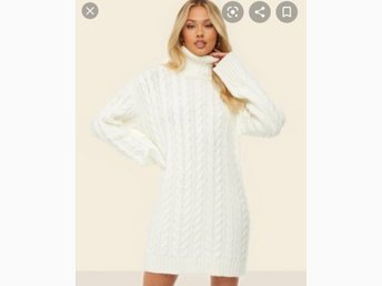 Ny Bianca x Nelly, Cozy up knit stl. M, vit stickad cardiganklänning Ny Bianca x Nelly, Cozy up knit stl. M, vit stickad cardiganklänning