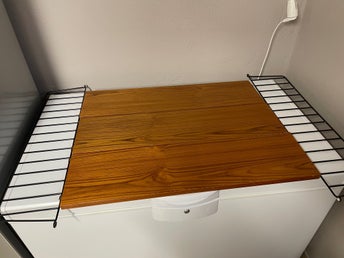 Stringhylla original med teakhyllplan