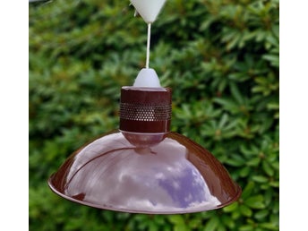 Retro 1970-taklampa i brun plåt