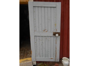 Antik utedörr från omkring 1900, med rejält handsmitt lås