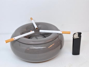 Porslin Askkopp Balkong (Ask kopp Cigarett Tobak askfat Fat) + en Tändare