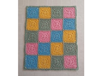 Virkad filt till modedocka eller liten babydocka, ca 20x24,5 cm,bomull, dockfilt