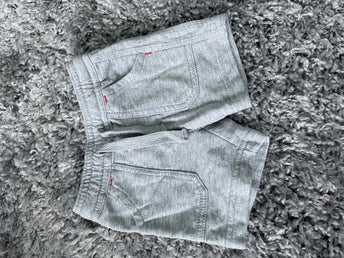 Babybaby by Kappahl gråa shorts, storlek 56