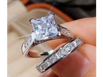2 st. set helt nya ringar i 18K Vit Guldpläterade str. 16mm