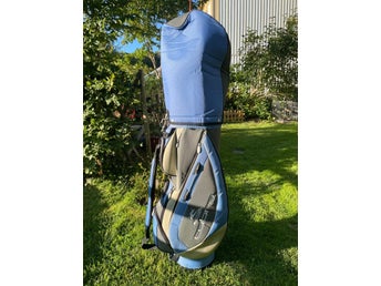 Cobra golfbag med bra fack för klubbor och många fickor