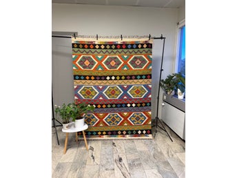 Handvävd Ull kelimmatta 194 x 148 cm