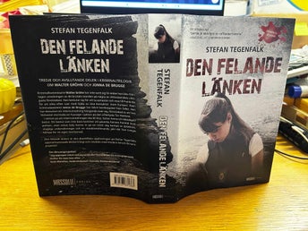 Den felande länken av Stefan Tegenfalk, Bok, NY