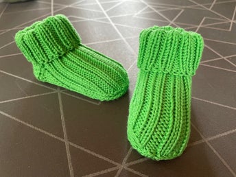 Handstickade Babysockar i 50% Bomull 50% Bambu, Storlek ca 1 - 3 mån.