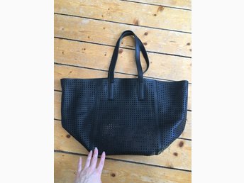 H&m väska Svart perferat låtsas läder imitation dataväska shopper axelremsväska H&m väska Svart perferat låtsas läder imitation dataväska shopper axelremsväska
