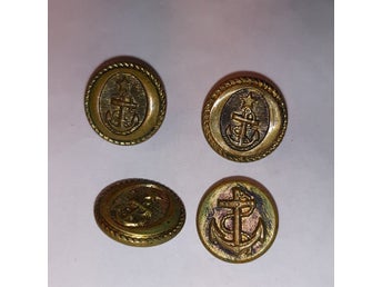 4 st knappar med ankarmotiv 1,5cm I diameter bra och fint bruksskick.