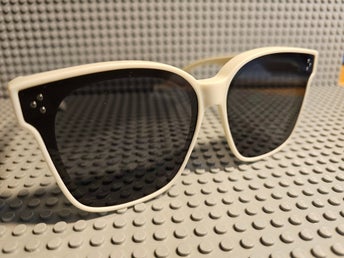 NYA Retro Solglasögon med Fodral - Unisex