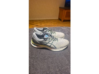 2 par ASICS Löparskor (Gel-Nimbus 22 & GT-2000 8) – Stl 43.5 – Knappt använda!