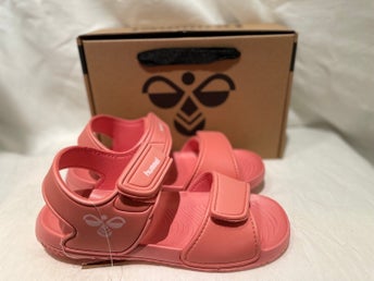 Sandal Playa Jr från Hummel rosa stl 35 Nu 100kr Ord 299kr