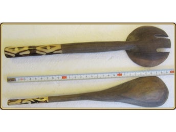 VINTAGE AFRIKANSKT SALLADS BESTICK i TRÄ OCH BEN L= 30cm