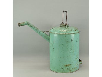 Gammal Stor Kanna för Fotogen - Fotogenkanna - Grön Plåt - H 34,5 cm