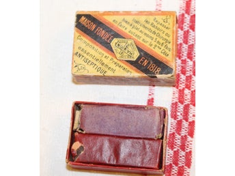 ANTISEPTIQUE . MAISON FONDDE EN 1881. ÄLDRE FÖRPACKNING MED INNEHÅLL