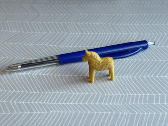 Mini-Dalahäst, Mörkgul