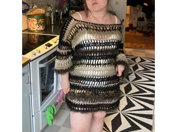 Virkad oversized klänning