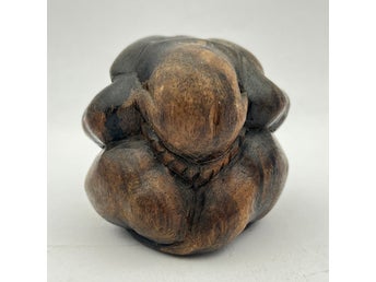 Handsnidad Gråtande Buddha Yogi Man träskulptur vintage