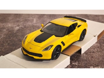 Maisto Chevrolet Corvette Z06 2015 1:24 – gul, oanvänd i kartong