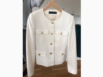 Kavajjacka; Zara; strl S (400725160) ᐈ Köp på Tradera Kavajjacka; Zara; strl S (400725160) ᐈ Köp på Tradera