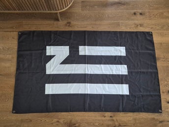 ZHU flagga med logotyp