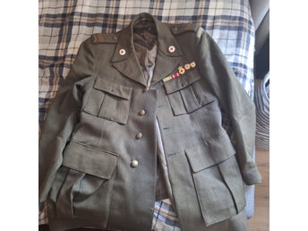 Svenska Röda Korset SRK Uniform m/1957 Kavaj + Kappa med Märken