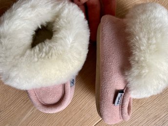 Fina varma tofflor skor 20 21 22 fårskinnstofflor Fina varma tofflor skor 20 21 22 fårskinnstofflor