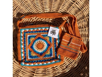 HANDMADE BY ANNA Virkad Väska med axelrem • Crossbody • Jackfield tile