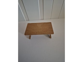 Lisa dockskåp, bord i ek, soffbord. Lundby str 1:16