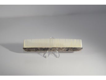 1 silverkam brutto vikt 14,5gr