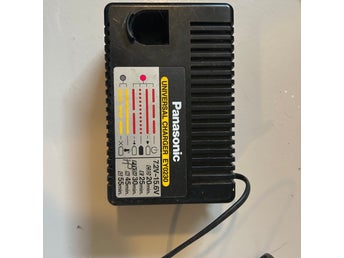 Panasonic EY0230 Universal Charger 7,2–15,6V Batteriladdare