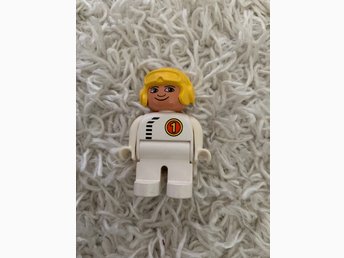 duplo astronaut