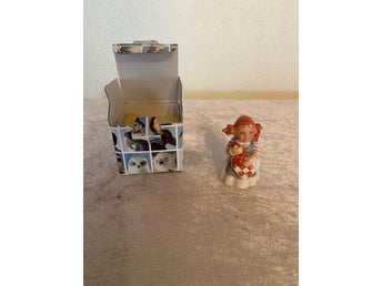 Royal Copenhagen porslinsfigur. Pixie-nisse med hjärta. Nr. 761