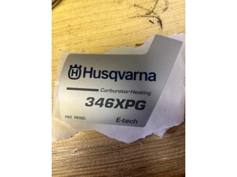 Husqvarna 346XPG E-tech förgasarvärme dekal