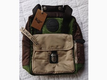 dr martens small flight backpack